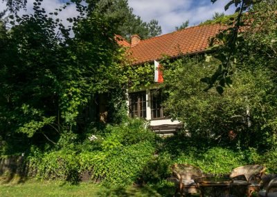 Widok na dom z ogrodu