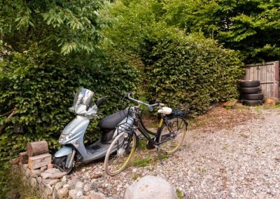 Wygodny parking na posesji